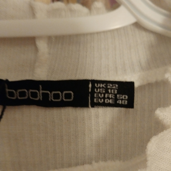 White ribbed, slight turtle neck w/ lettuce trim - Picture 3 of 6